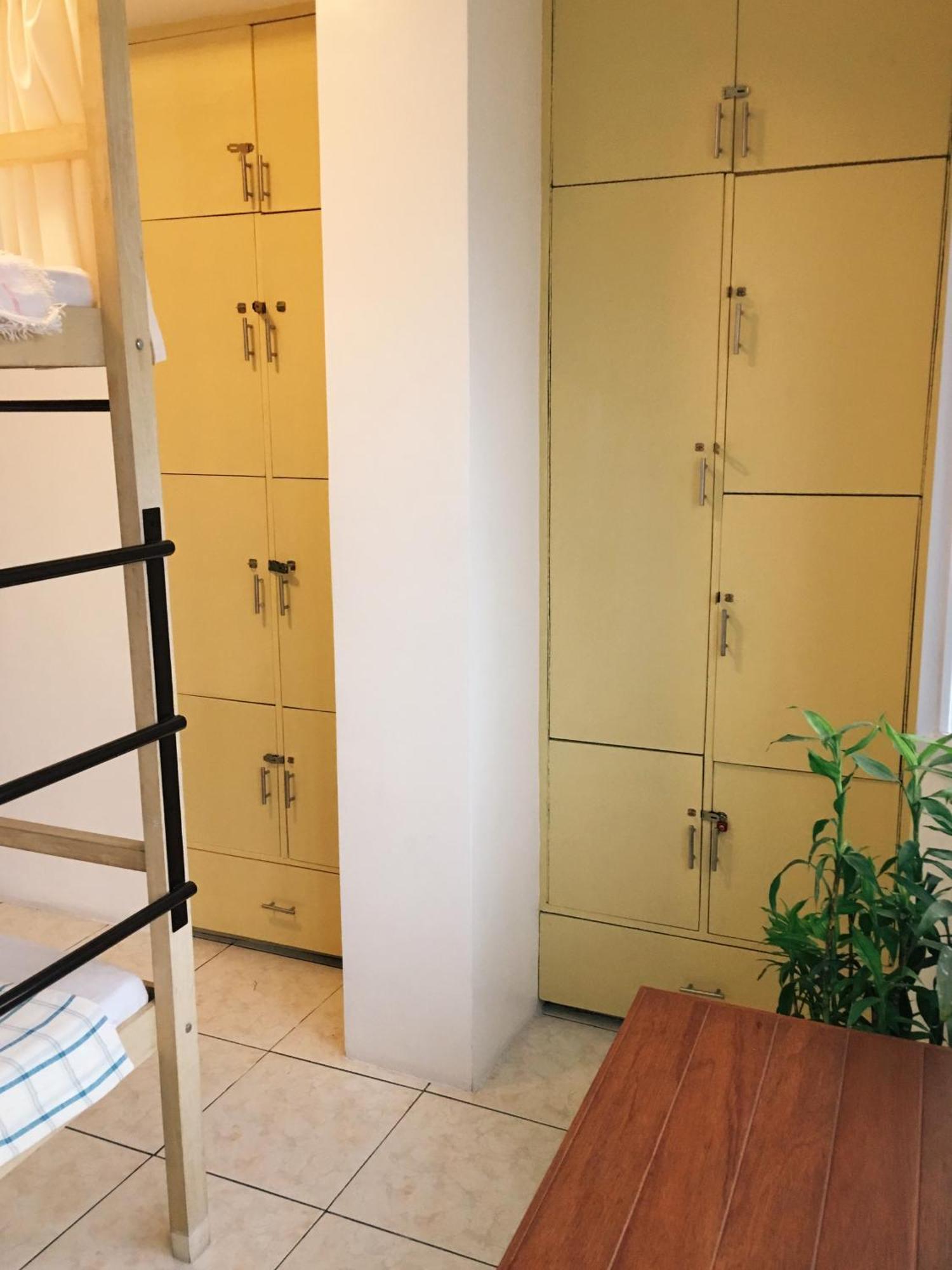1 River Central Hostel Makati City Номер фото