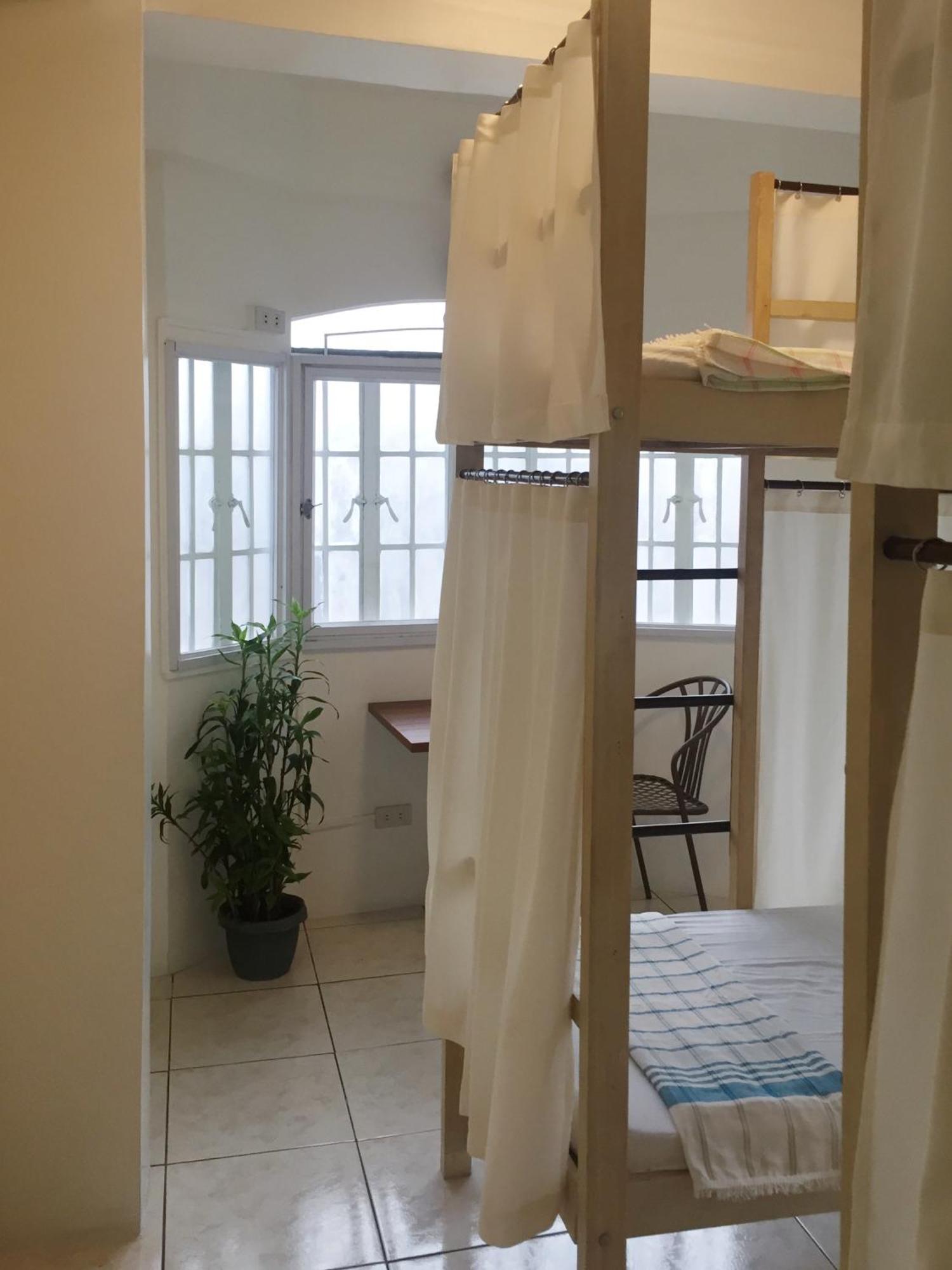 1 River Central Hostel Makati City Номер фото