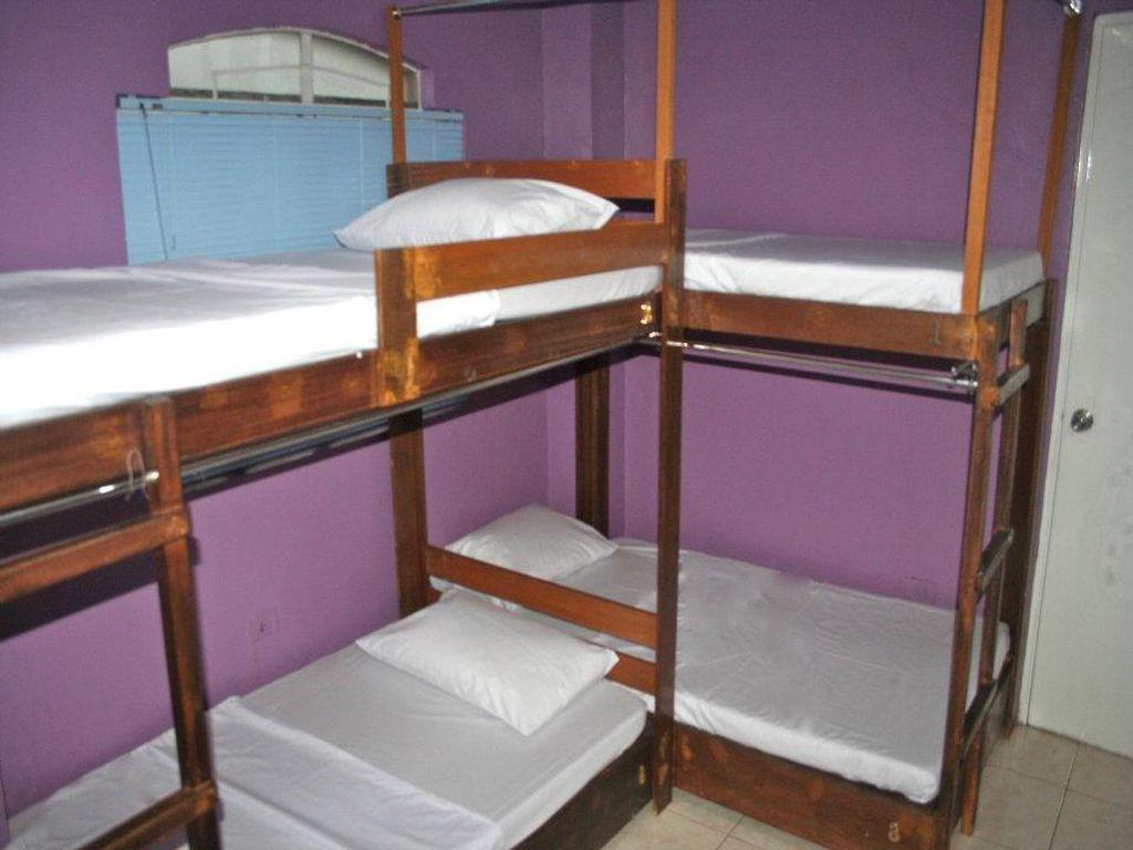 1 River Central Hostel Makati City Екстер'єр фото