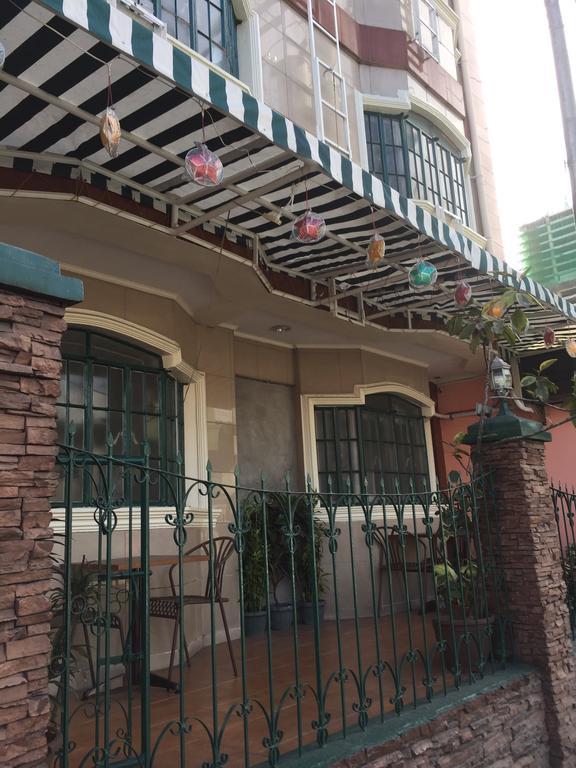1 River Central Hostel Makati City Екстер'єр фото