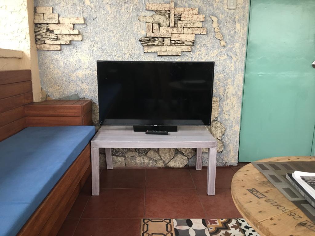 1 River Central Hostel Makati City Екстер'єр фото